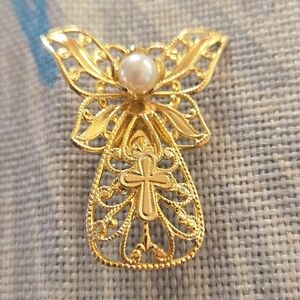 Vintage Jane Davis signed Angel gold tone filigree faux pearl brooch pin Estate